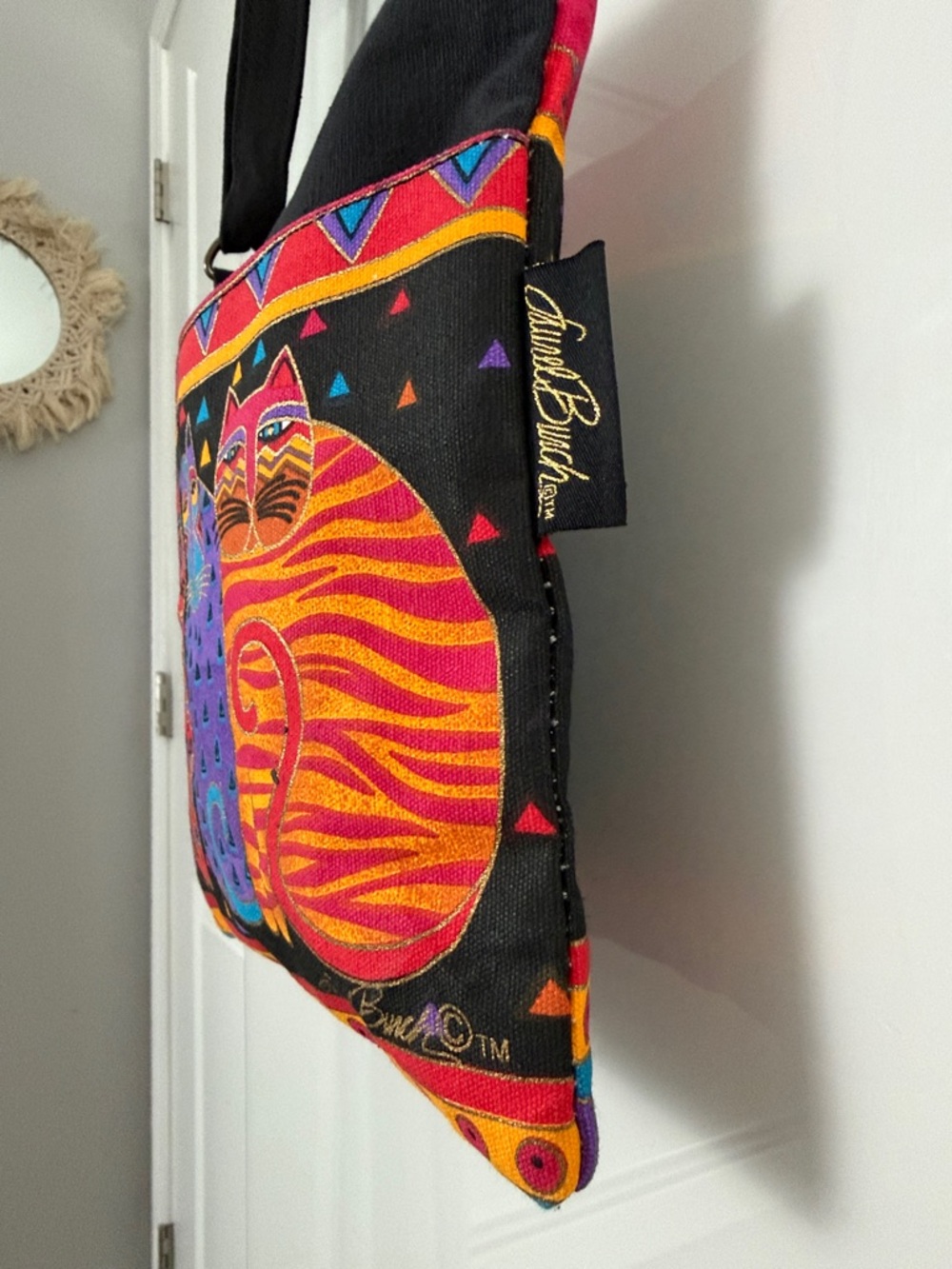 Laurel Burch NWT Colorful Cat Crossbody Bag Adjustable Strap Art Shoulder Purse - Picture 4 of 17